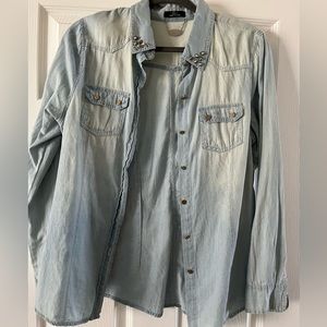 Women’s jean faded country long sleeve shirt, size large